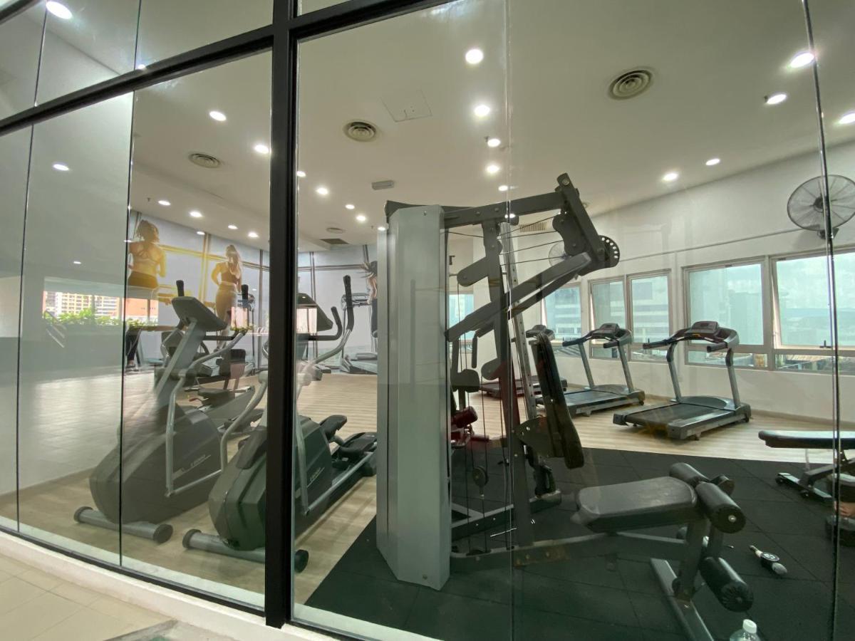 Spacious 3R,2R,Studio 5Min Walk To Time Square,Lalaport, Pool,Gym,Wifi Apartment Kuala Lumpur Exterior photo